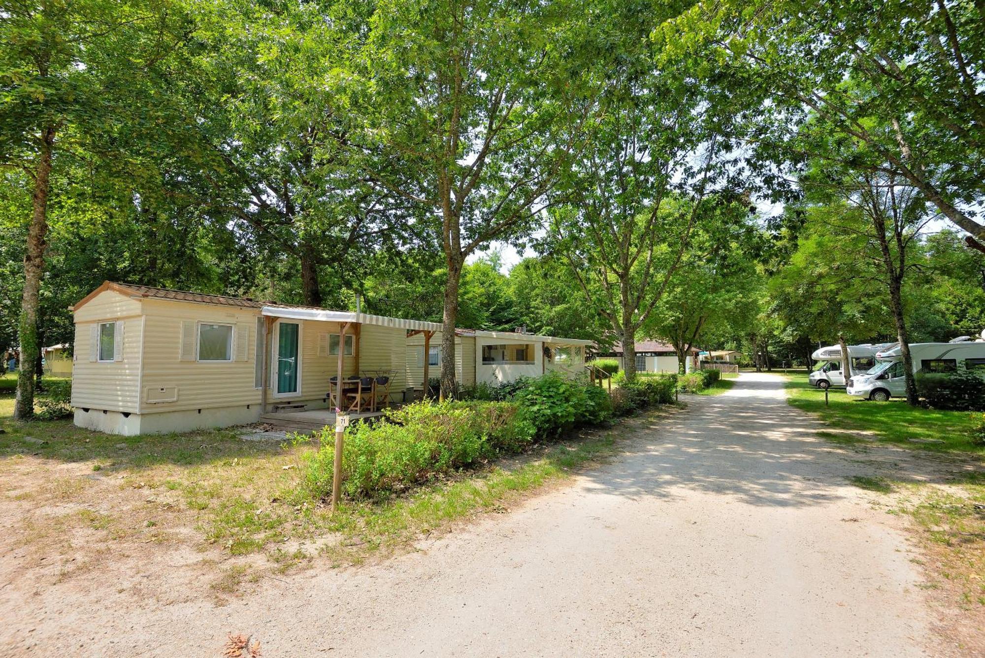 Camping Etang De La Vallee Combreux Exterior photo
