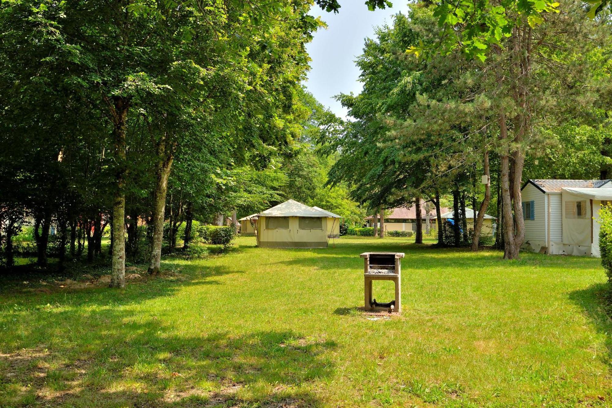 Camping Etang De La Vallee Combreux Exterior photo