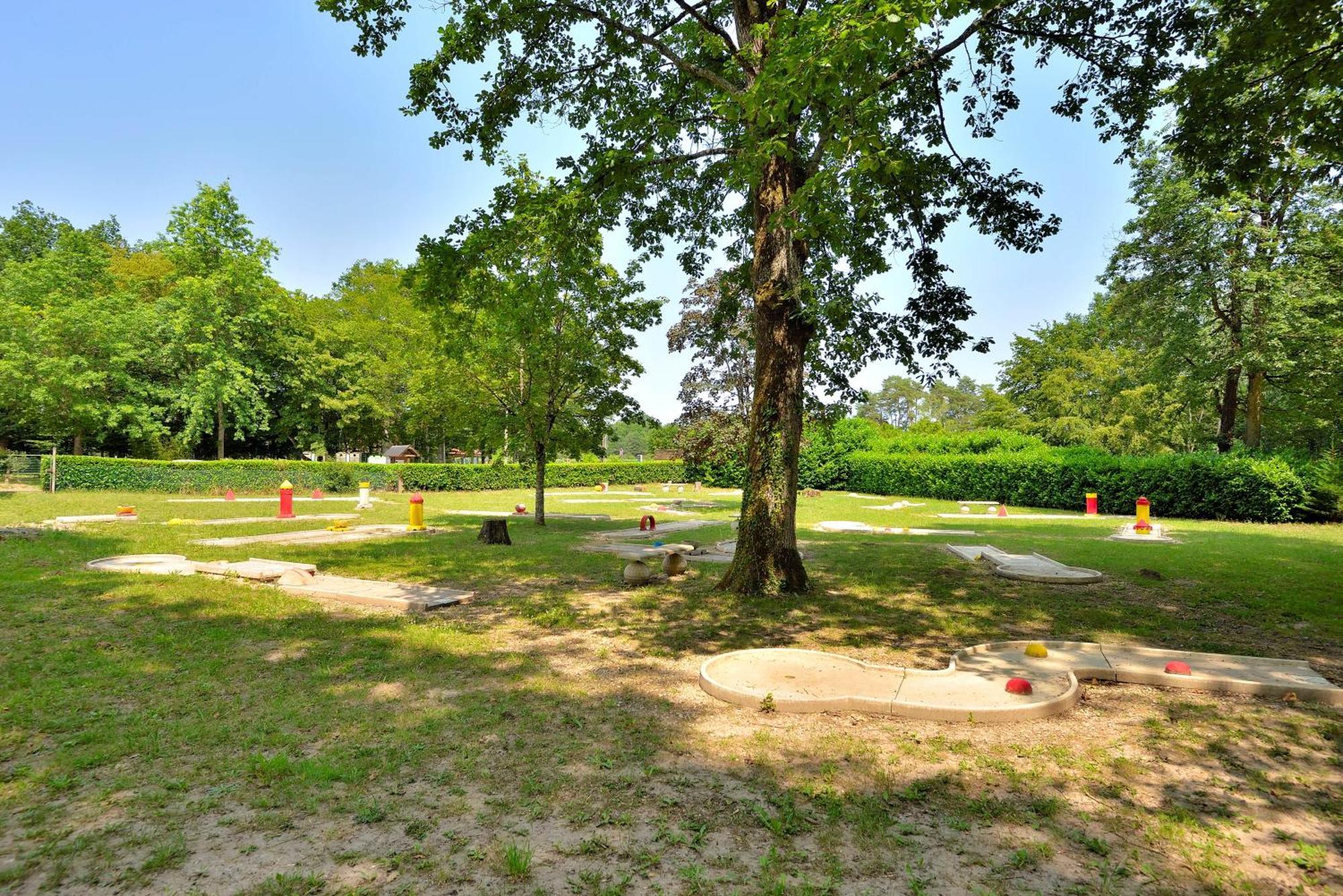 Camping Etang De La Vallee Combreux Exterior photo