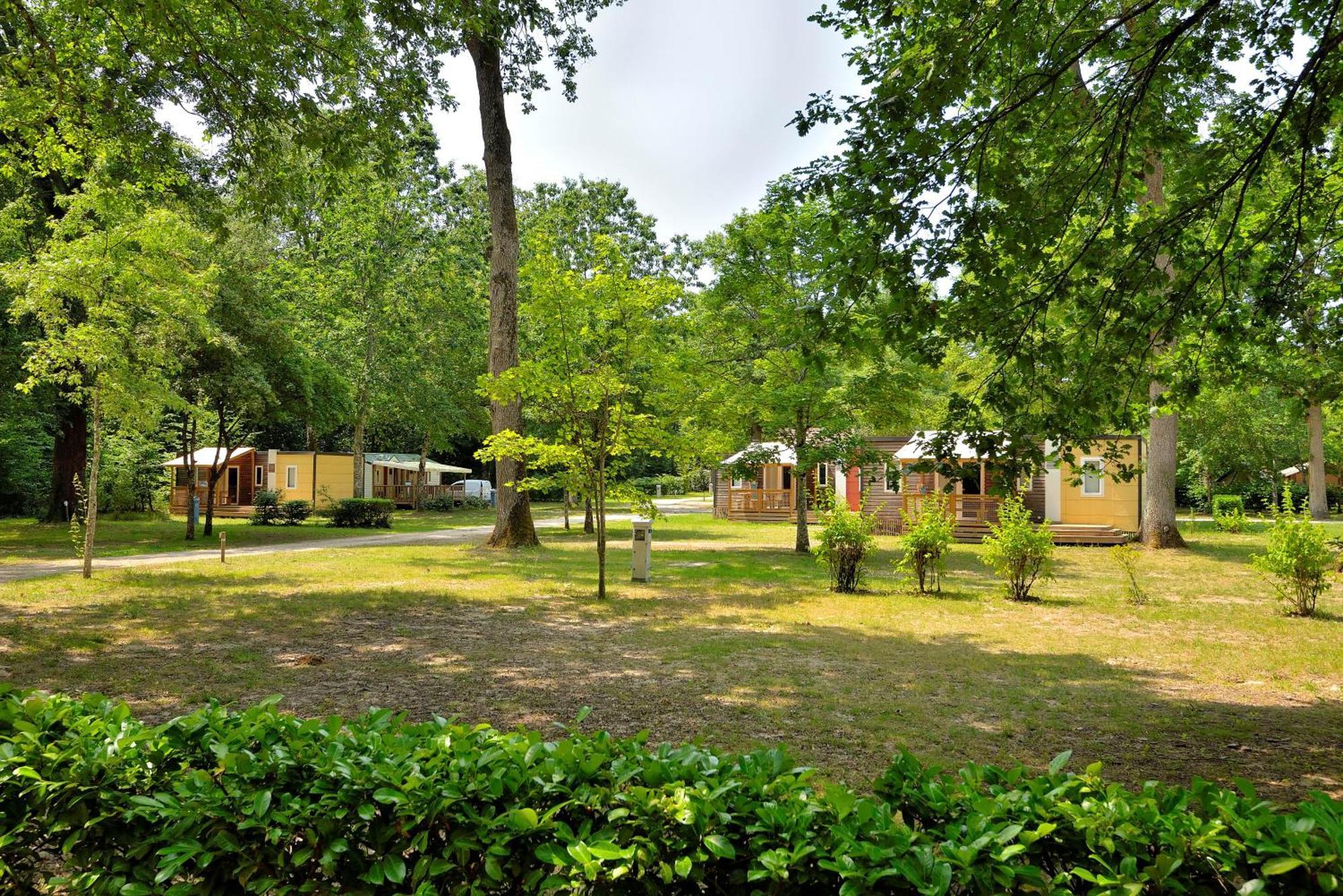 Camping Etang De La Vallee Combreux Exterior photo