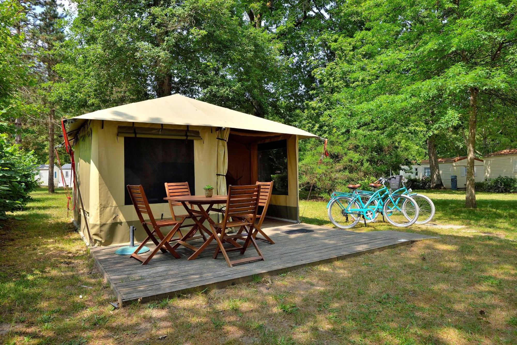 Camping Etang De La Vallee Combreux Exterior photo