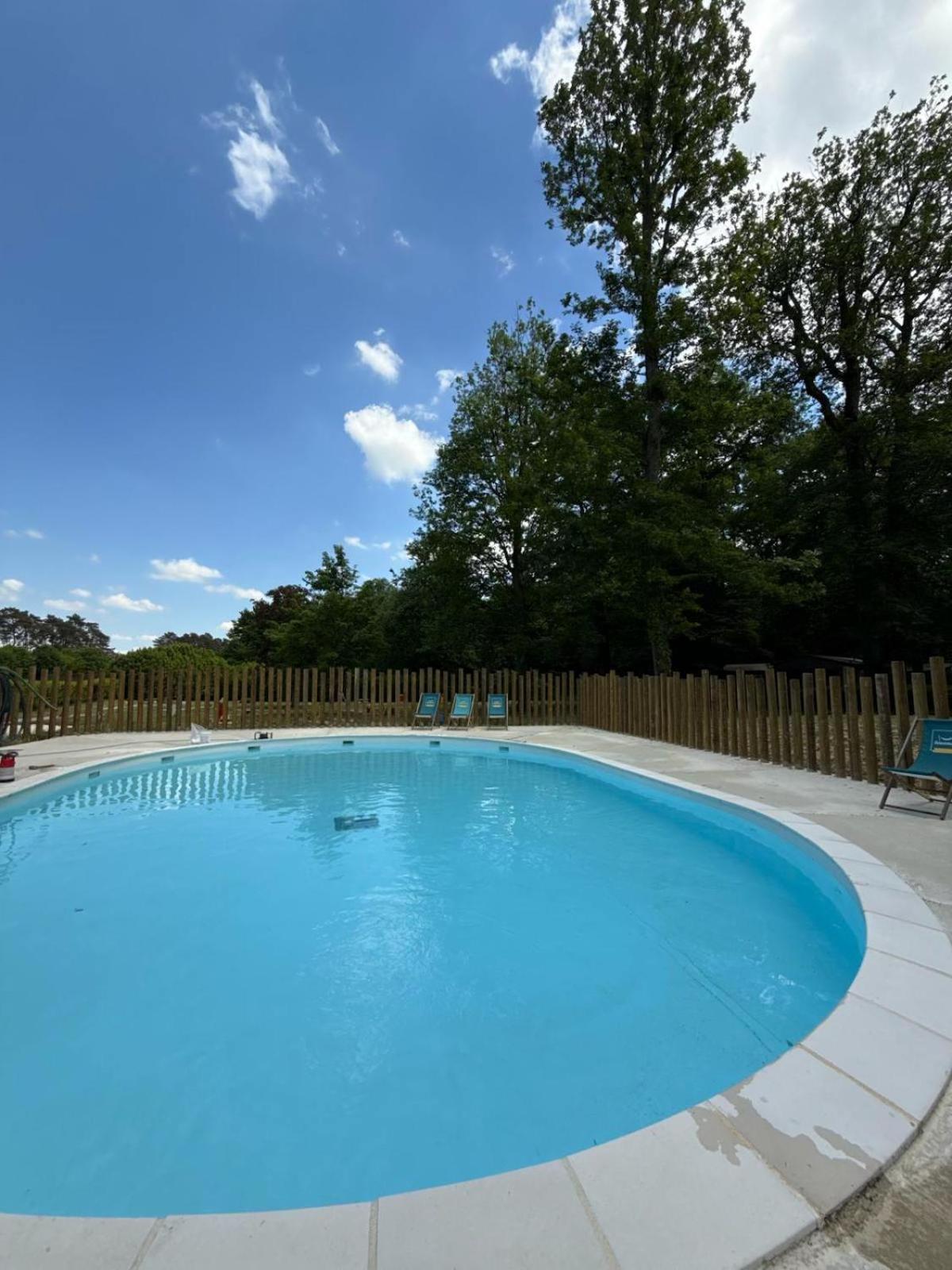 Camping Etang De La Vallee Combreux Exterior photo